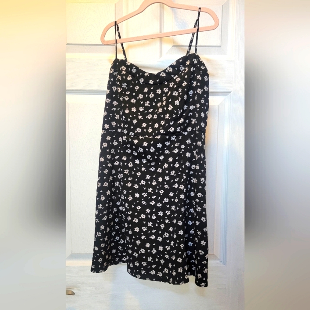 Juniors black & white flowery dress, size medium, Mi Ami Brand, from Francesca's